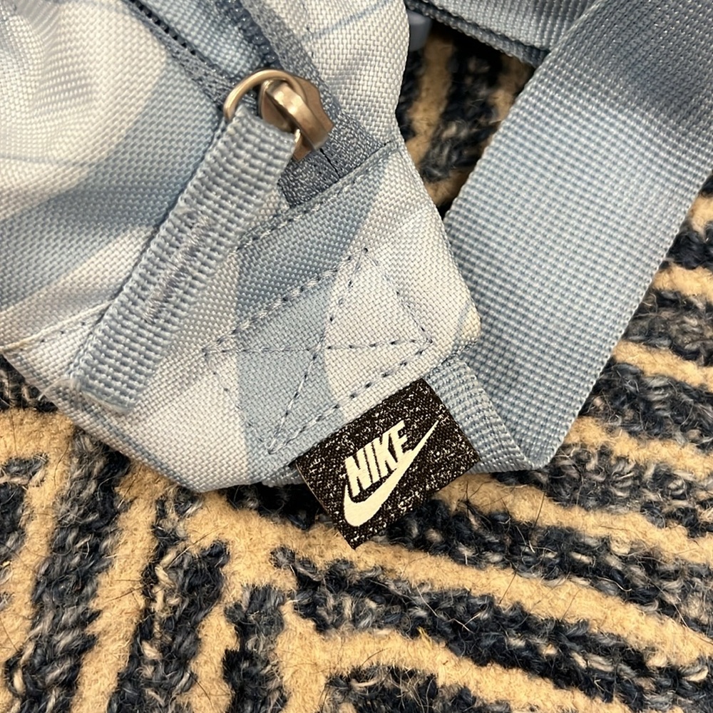 Nike Heritage Waistpack Fanny Bag - Blue Print - NWOT - Picture 4 of 7
